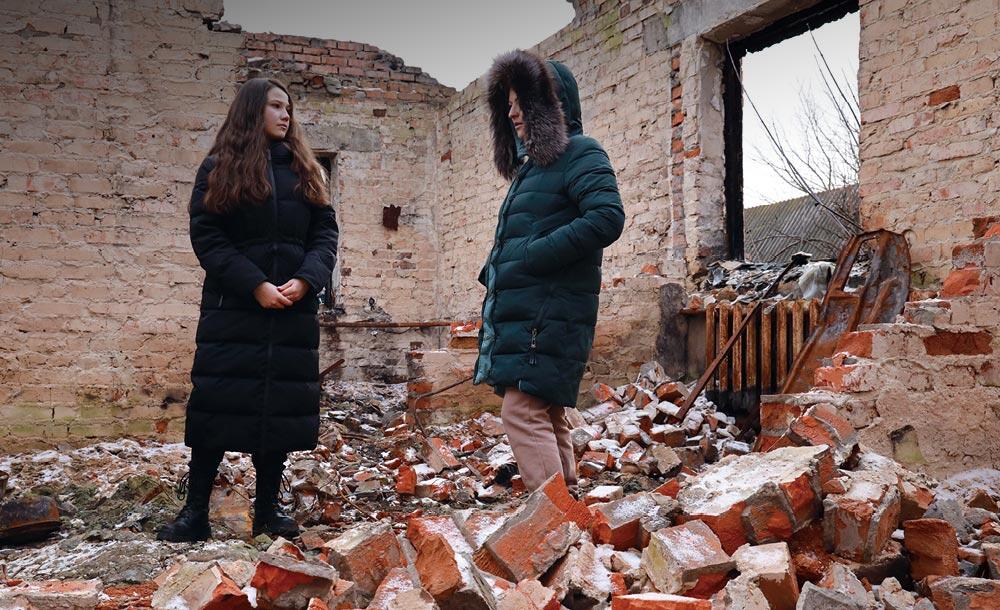 oleksandra talking to another woman in a collapsed building